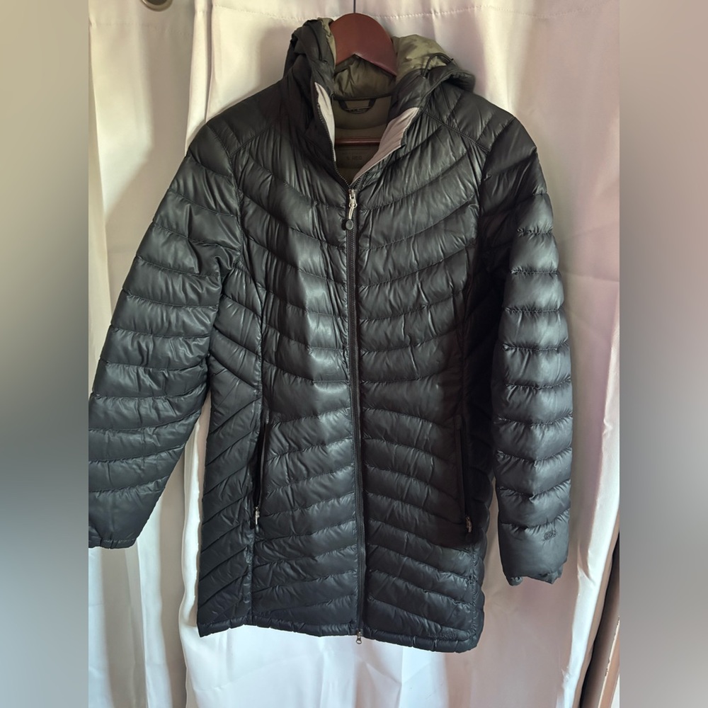 LL Bean Women’s Ultralight 850 Down Hooded Coat